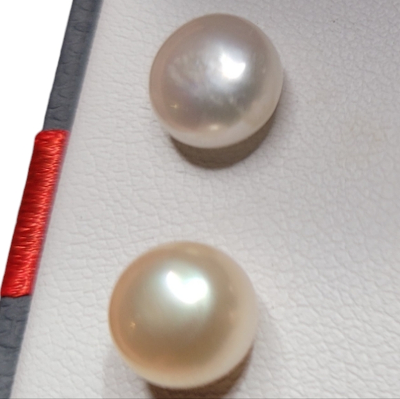 Pearl Stud Earrings - Picture 11 of 12